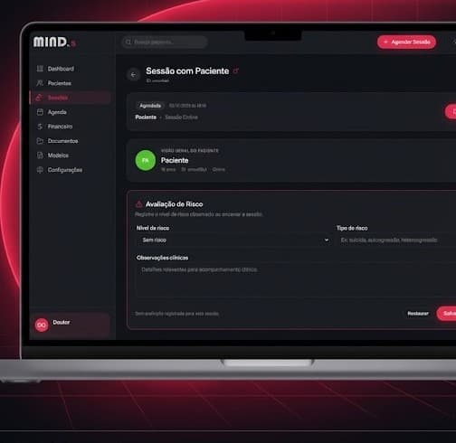Tela da sessão no Mind simple, em um notebook: o bloco de avaliação de risco, com nível de risco, tipo de risco e observações clínicas.